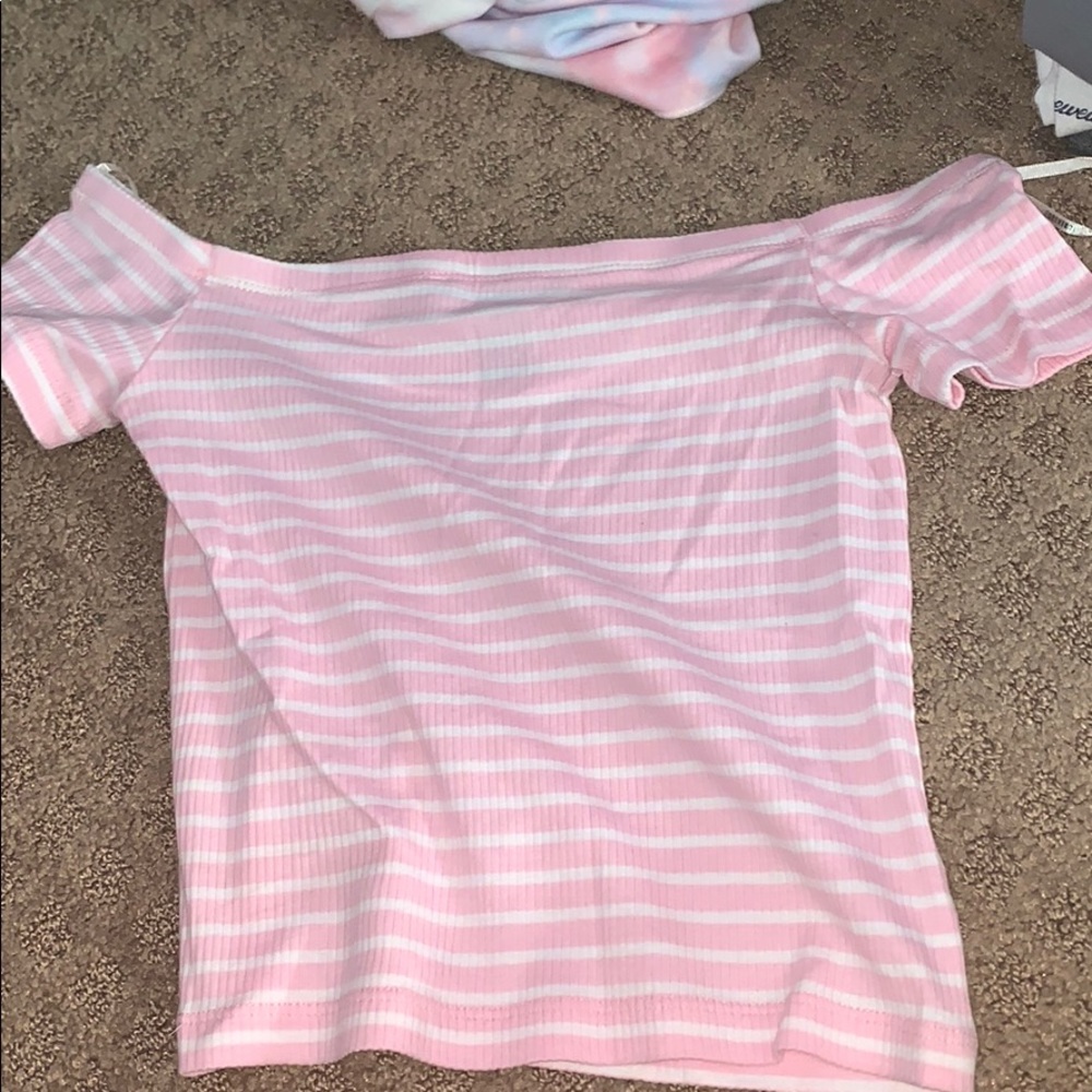 crop top off the shoulder shirt